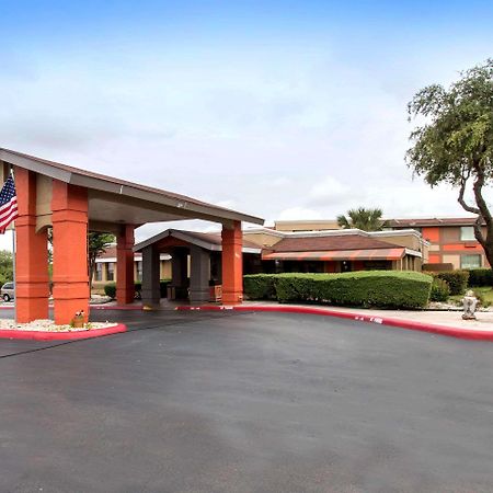 Quality Inn & Suites I-35 Near Frost Bank Center San Antonio Exterior photo